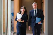 La conselleira de Econom&iacute;a e Industria, Mar&iacute;a Jes&uacute;s Lorenzana, y el presidente de la Xunta, Alfonso Rueda.