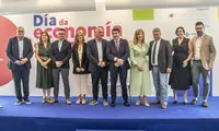 Miembros de ForoEsGal y autoridades en la celebraci&oacute;n del D&iacute;a de la Econom&iacute;a Social en Santiago.