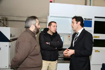 Javier Aguilera visit&oacute; la empresa Steelcore.