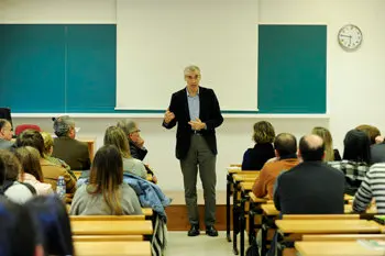 Charla del conselleiro de Econom&iacute;a en la Escuea Universitaria de Relaciones Laborales de A Coru&ntilde;a./M.F.
