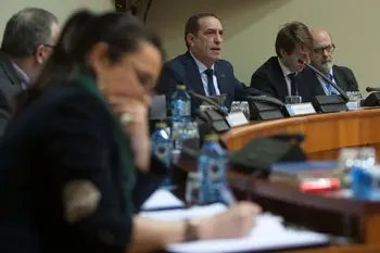 El conselleiro de Facenda, Valeriano Mart&iacute;nez, compareci&oacute; en Comisi&oacute;n en el Parlamento./A.V.