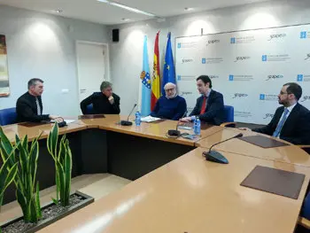 Javier Aguilera y Fernando Bay&oacute;n en la firma del acuerdo entre Xunta y EOI.