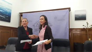 La delegada de la Zona Franca y la alcaldesa de Mar&iacute;n.