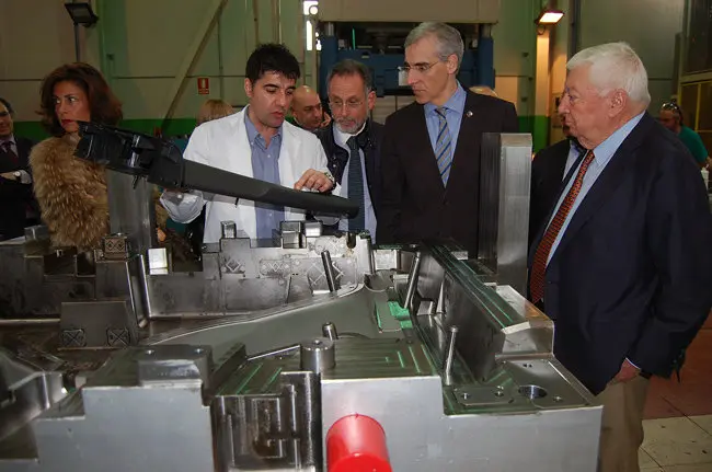 Francisco Conde en las instalaciones de Hispamoldes en San Cibrao das Vi&ntilde;as./M.R.