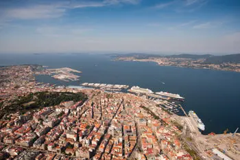 Vista a&eacute;rea del Puerto de Vigo./J.N.