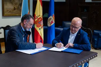 El alcalde de San Cibrao das Vi&ntilde;as y el presidente de la Diputaci&oacute;n de Ourense./A.P.