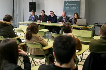 Presentaci&oacute;n de la campa&ntilde;a "Comercio con talento" en un instituto de Santiago.
