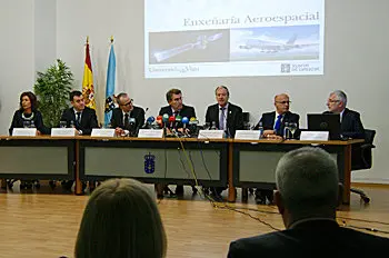 Presentaci&oacute;n de la nueva titulaci&oacute;n de Ingenier&iacute;aa Aeroespacial para el campus de Ourense./P.L.