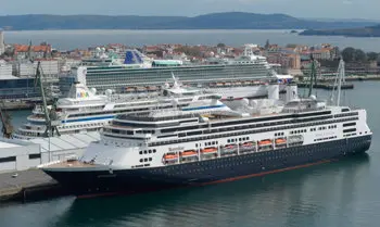 Escala de un crucero en el puerto de A Coru&ntilde;a.