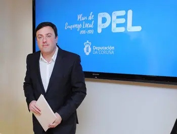 O presidente da Deputaci&oacute;n da Coru&ntilde;a nunha presentaci&oacute;n do Plan de Emprego Local.