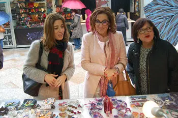 La directora xeral de Comercio, Sol V&aacute;zquez, visit&oacute; la 20&ordf; Feria de Artesan&iacute;a de Ourense.