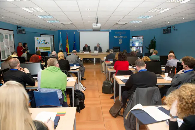 Francisco Conde intervino en e ciclo de conferencias del programa europeo "On tour for Europe". /M.F.