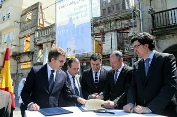 Firma entre Conseller&iacute;a de Educaci&oacute;n y Universidade de Vigo para la construcci&oacute;n del edificio institucional y de I+D en el Casco Vello de Vigo./X.C.