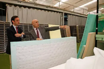 Aguilera en las instalaciones de Terxy en el pol&iacute;gono de Bergondo./M.F.