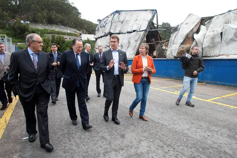 N&uacute;&ntilde;ez Feij&oacute;o visit&oacute; las instalaciones de Fandicosta afectadas por el incendio.
