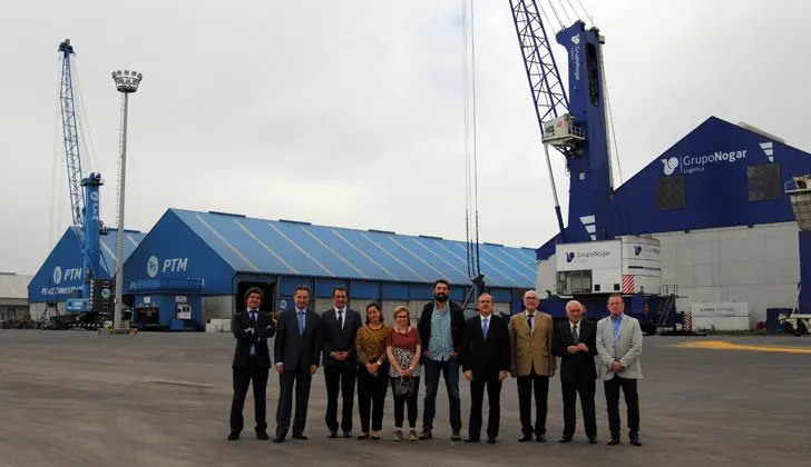 Los consejeros visitaron la d&aacute;rsena de Punta Langosteira.