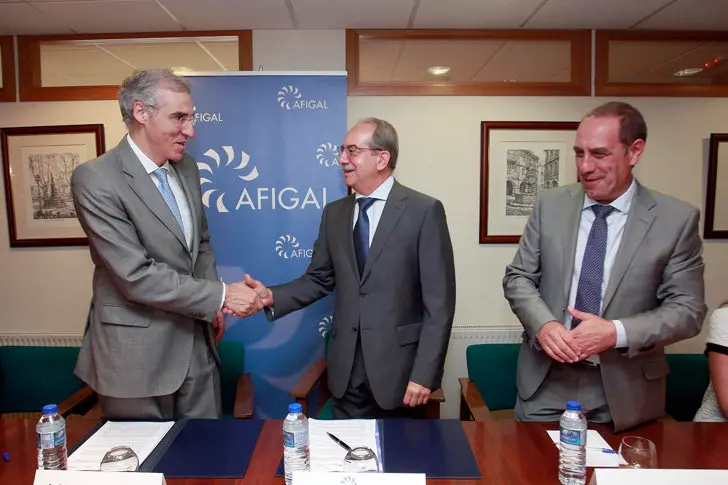 Los conselleiros de Econom&iacute;a, Emprego e Industria, y de Facenda, presentaron el acuerdo con Afigal./M.F.
