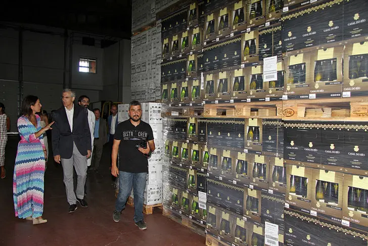 El conselleiro de Econom&iacute;a en las instalaciones de Bodegas Campante en To&eacute;n (Ourense).