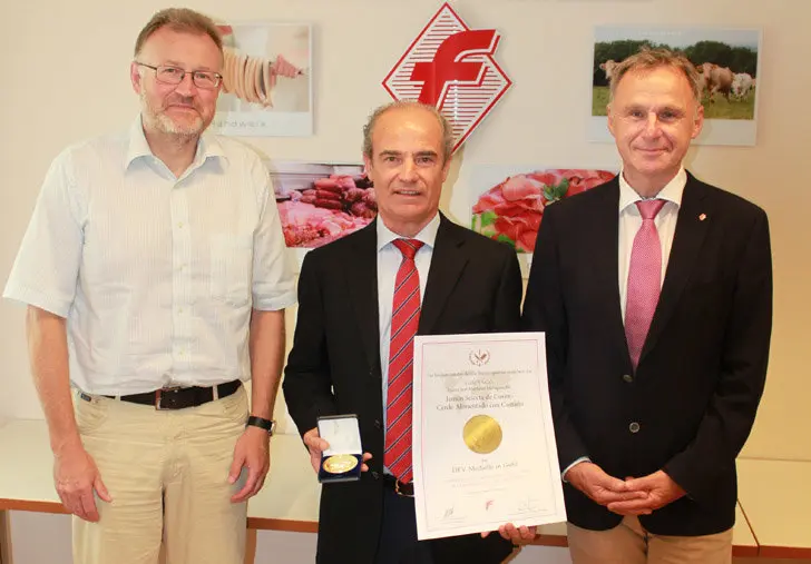 Reinhard von Stoutz, director de la Asociaci&oacute;n Alemana de Profesionales C&aacute;rnicos; Emilio Rial, director general de Coren; y Wolfgang Lutz, director de IFFA.