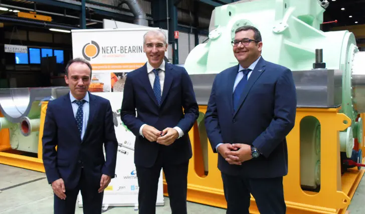 Jes&uacute;s Lago, director gerente de AIMEN Centro Tecnol&oacute;gico; Francisco Conde, conselleiro de Econom&iacute;a, Emprego e Industria de la Xunta de Galicia; y Jes&uacute;s Fern&aacute;ndez, director de Planta de W&auml;rtsil&auml; Ib&eacute;rica.