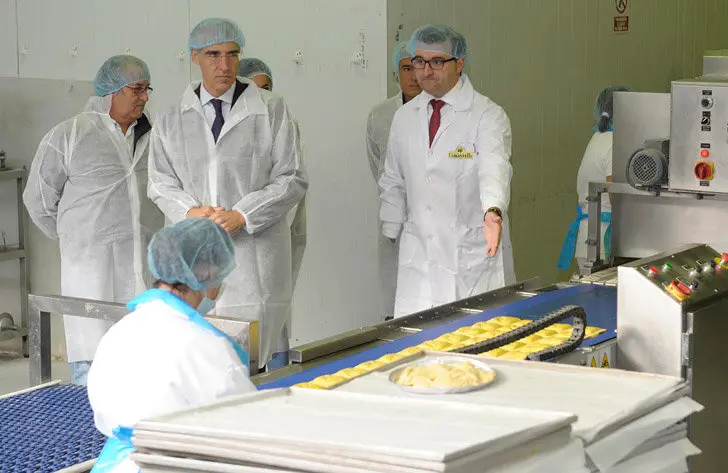 Francisco Conde visit&oacute; el centro especial de empleo Hornos Lamastelle./M.FUENTES.