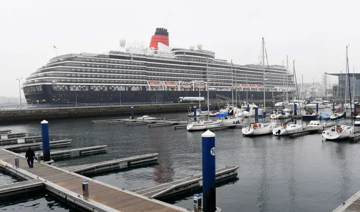 El "Queen Victoria" en el Muelle de Trasatl&aacute;nticos de A Coru&ntilde;a.