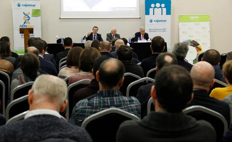 Presentaci&oacute;n en Santiago de la publicaci&oacute;n "El sector l&aacute;cteo espa&ntilde;ol en la encrucijada&rdquo;./AGACA.