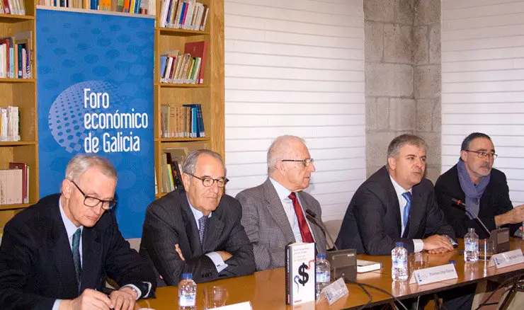 Ant&oacute;n Costas, Emilio P&eacute;rez Nieto, Francisco D&iacute;az Fierros, Santiago Lago Pe&ntilde;as y Xos&eacute; Carlos Arias, en la presentaci&oacute;n del libro.