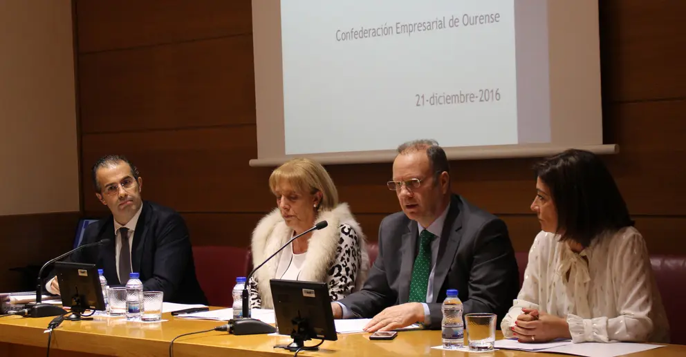 (Jaime Pereira, secretario; Marisol N&oacute;voa, vicepresidenta; Jos&eacute; Manuel P&eacute;rez Canal, presidente; Rosa Mar&iacute;a S&aacute;nchez, vicepresidenta de la CEO.