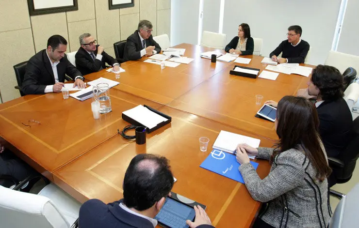 Reuni&oacute;n de la directora de la Agencia Gallega de Innovaci&oacute;n y los responsables de ATIGA./C.PAZ.