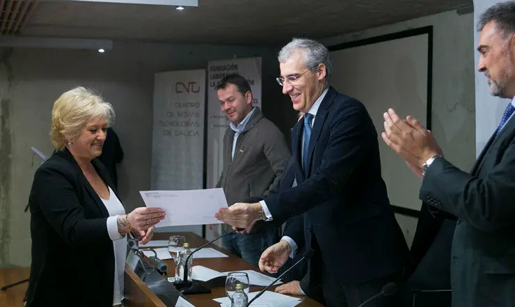 Unha entrega de diplomas de cursos de formaci&oacute;n para persoas desempregadas./X.CRESPO.