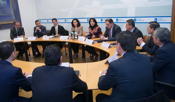 La conselleira de Medio Rural firm&oacute; un acuerdo de colaboraci&oacute;n con 11 entidades bancarias./X.CRESPO.