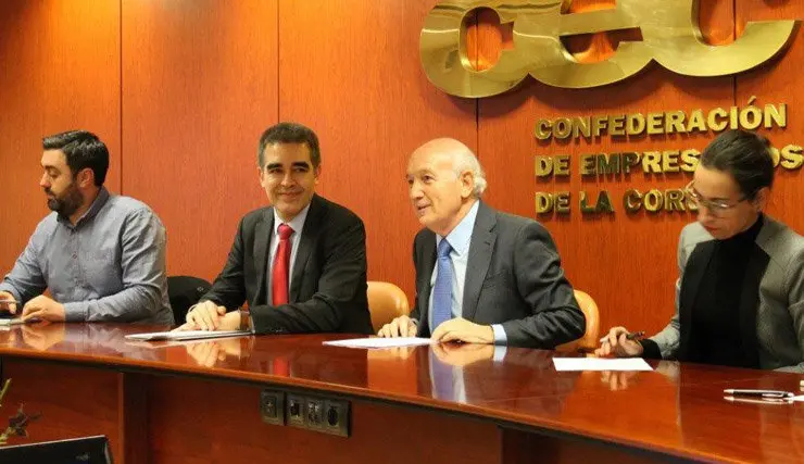 V&iacute;ctor Salgado y Antonio Fontenla abrieron la jornada sobre el nuevo reglamento de protecci&oacute;n de datos.