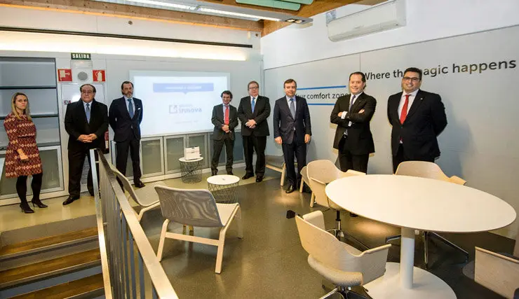 Visita de directivos al centro neur&aacute;lgico de Abanca Innova en el pol&iacute;gono de Pocomaco, A Coru&ntilde;a.