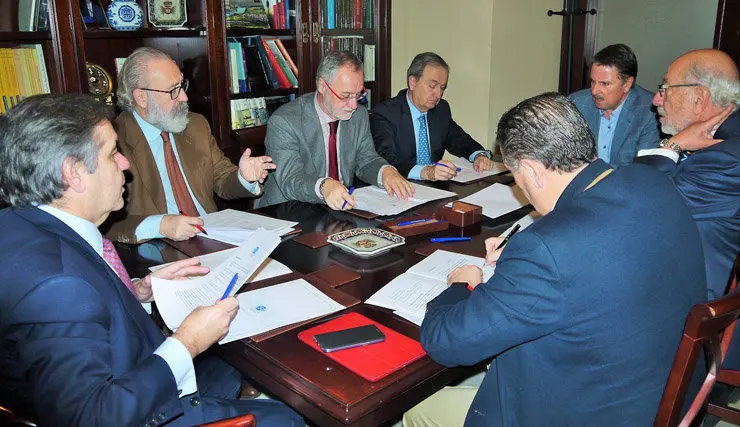 Reuni&oacute;n de la directiva del nuevo Club Financiero de Galicia.