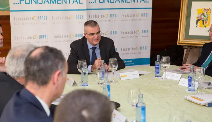 El delegado del Gobierno en Galicia en su reuni&oacute;n con el C&iacute;rculo de Confianza de Fundaci&oacute;n Inade./C.PRIETO.