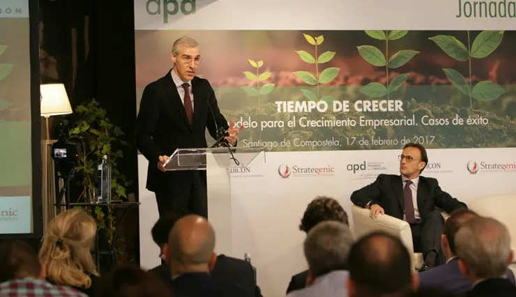 Francisco Conde en su intervenci&oacute;n en la jornada "Tiempo de crecer", en Santiago.