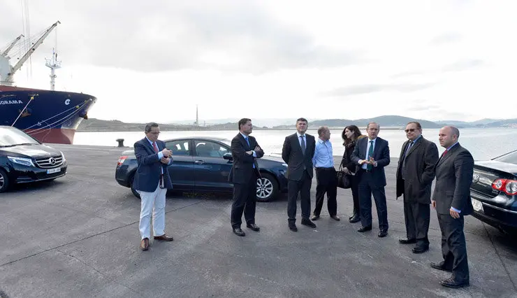 La delegaci&oacute;n del Estado mexicano de Yucat&aacute;n, acompa&ntilde;ada de Enrique Losada, en el Puerto Exterior de A Coru&ntilde;a.