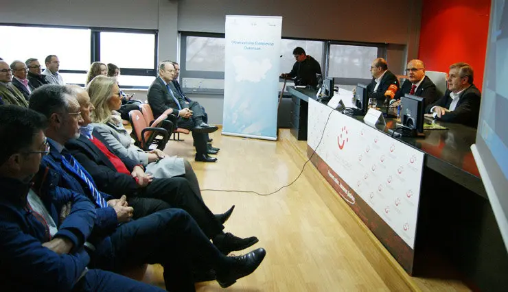 Mazaira, Baltar y Rodr&iacute;guez, en la presentaci&oacute;n del Observatorio Econ&oacute;mico en la Asociaci&oacute;n de Empresarios del Pol&iacute;gono de San Cibrao./P.L.