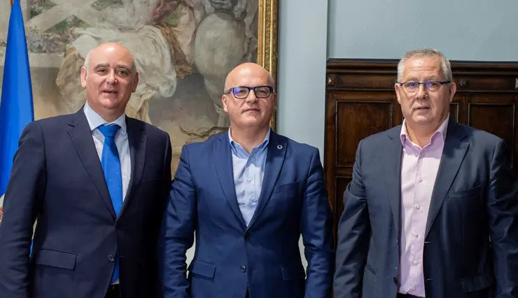 Javier Soto, Manuel Baltar e Juan Carlos Parada, na Deputaci&oacute;n de Ourense./A.PAZ.
