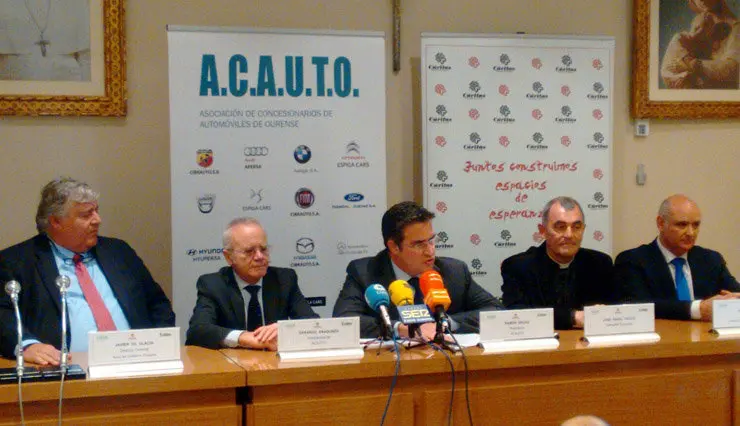Acto de entrega del premio a C&aacute;ritas por parte de ACAUTO.