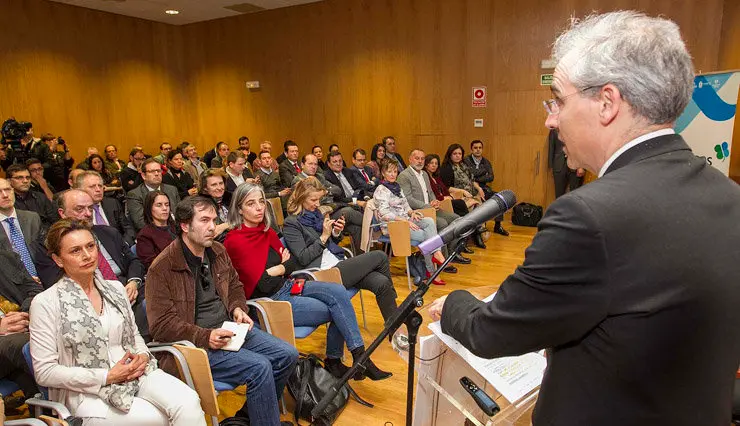 Conde, en la jornada de presentaci&oacute;n de la Unidad Mixta Gas Natural Energylab en Bens, A Coru&ntilde;a./M.FUENTES.