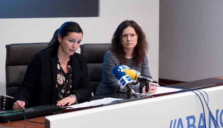 Tatiana Su&aacute;rez e Margarita Amor presentaron o 'Campus Abanca'.