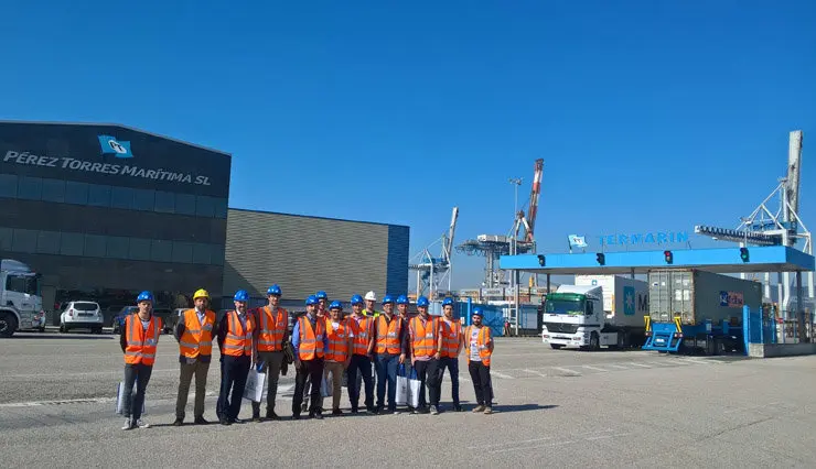 Alumnos del M&aacute;ster de Ingenier&iacute;a de Caminos en el Puerto de Mar&iacute;n.