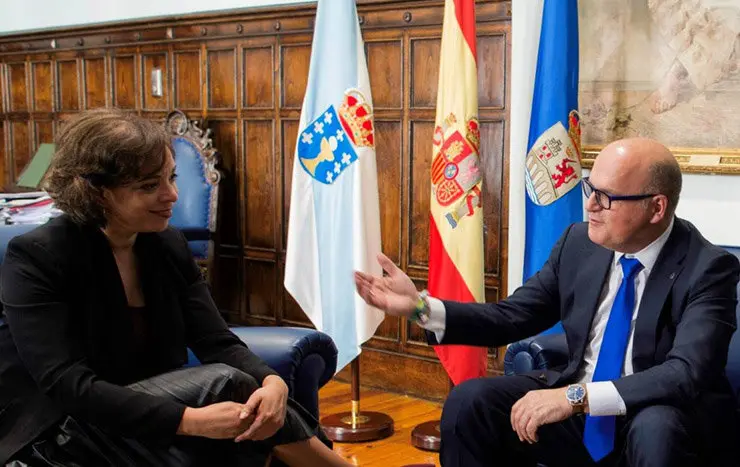 Alejandra del Castillo y Manuel Baltar, reunidos en la sede de la Diputaci&oacute;n de Ourense.