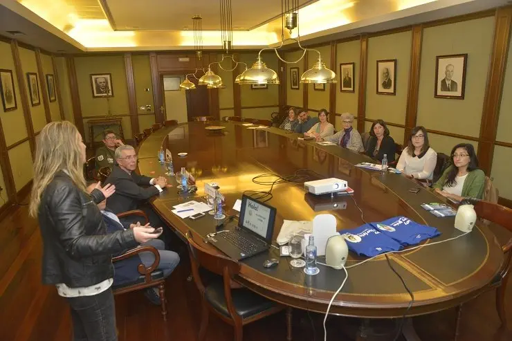 Xornada informativa sobre o programa "Erasmus para mozos emprendedores" na C&aacute;mara de Santiago.