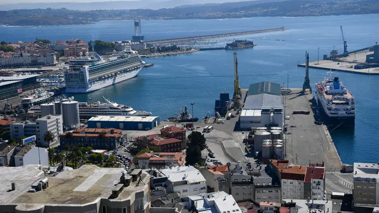 Cuatro cruceros hacen escala en el Puerto de A Coru&ntilde;a.