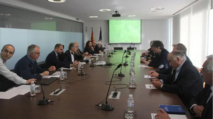 Asistentes a la Comisi&oacute;n de estudio para la ordenaci&oacute;n de la navegaci&oacute;n en la R&iacute;a de Pontevedra.