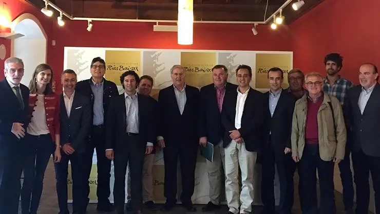 Una delegaci&oacute;n de la D.O. Ribera del Duero visit&oacute; la D.O. R&iacute;as Baixas.
