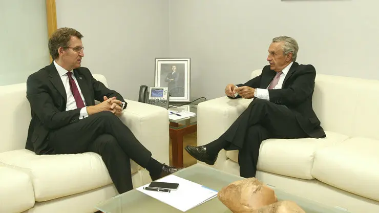 El presidente de la Xunta y el de la CNMC, en su reuni&oacute;n.